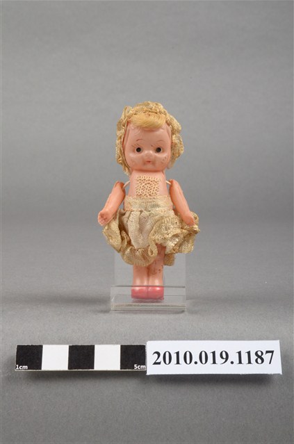 金色洋裝玩偶 (共9張)