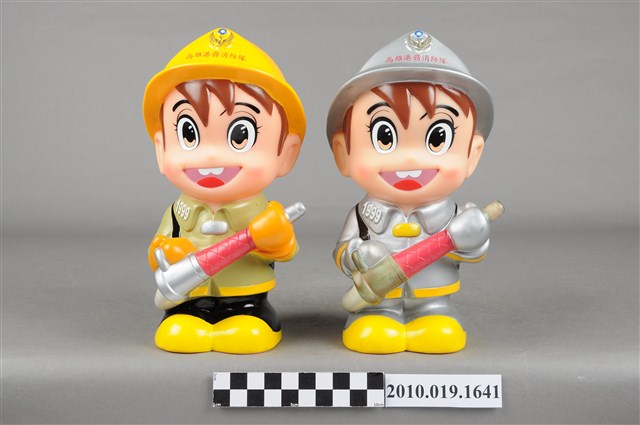 高雄港務局消防寶寶造型存錢筒組 (共3張)