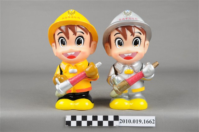 臺南市消防寶寶造型存錢筒組 (共3張)
