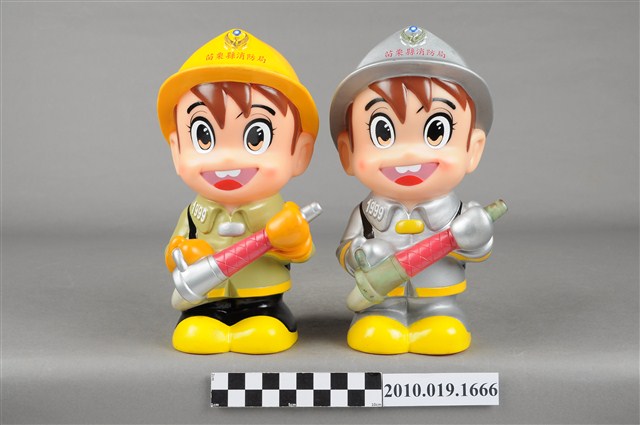 苗栗縣消防寶寶造型存錢筒組 (共3張)