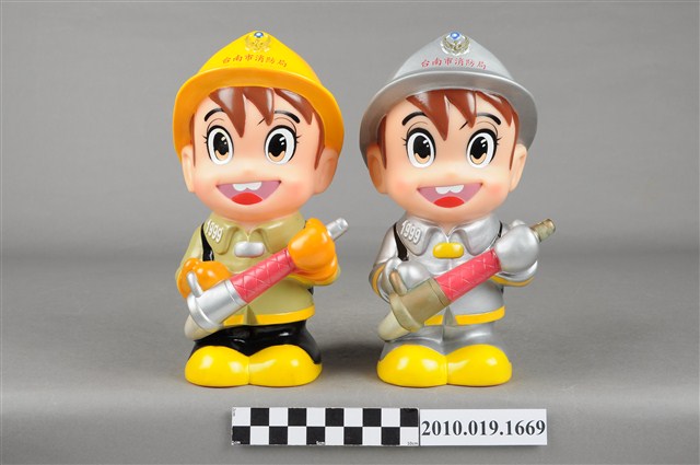 臺南市消防寶寶造型存錢筒組 (共3張)