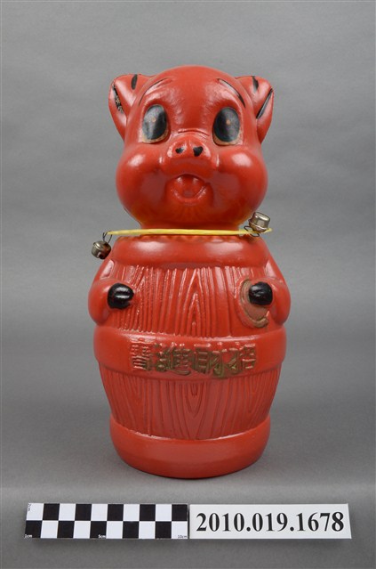 紅色豬造型存錢筒 (共9張)