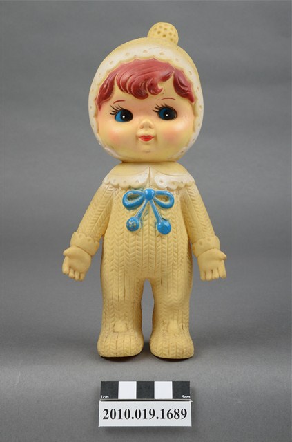 米色衣服小孩玩偶 (共9張)