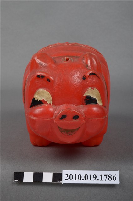 紅色豬造型存錢筒 (共9張)