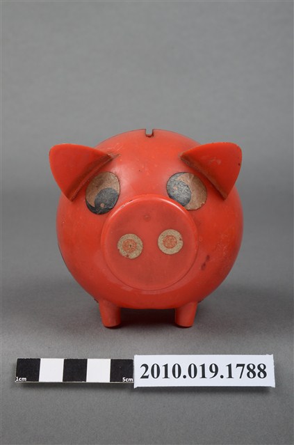 紅色豬造型存錢筒 (共9張)