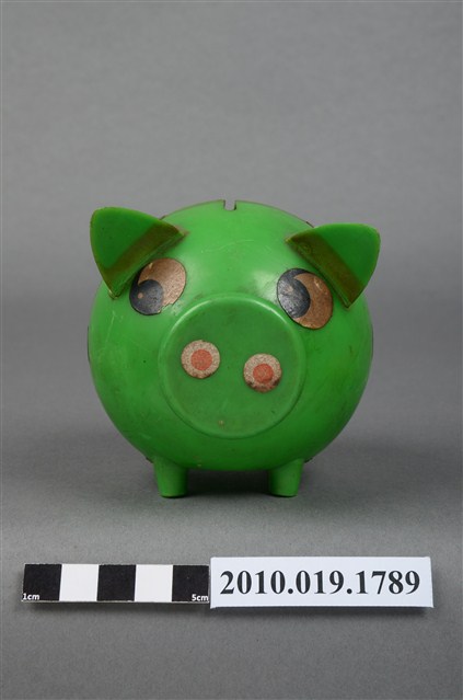 綠色豬造型存錢筒 (共9張)