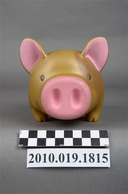 日立豬造型存錢筒 (共9張)