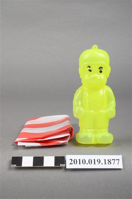 黃色塑膠玩偶 (共9張)