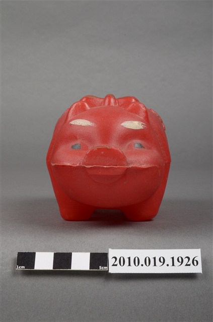 紅色豬造型存錢筒 (共9張)