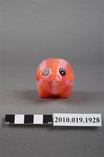 紅色豬造型存錢筒 (共9張)