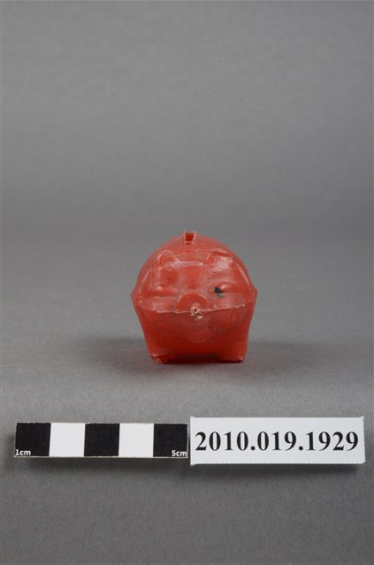 紅色豬造型存錢筒 (共9張)