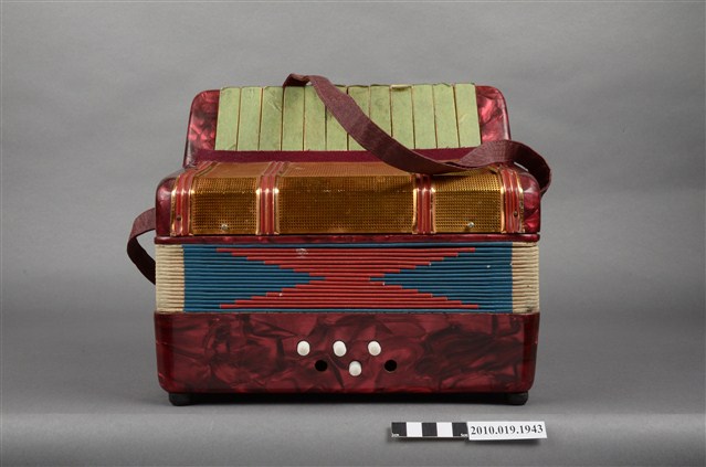 深紅色手風琴造型玩具 (共9張)