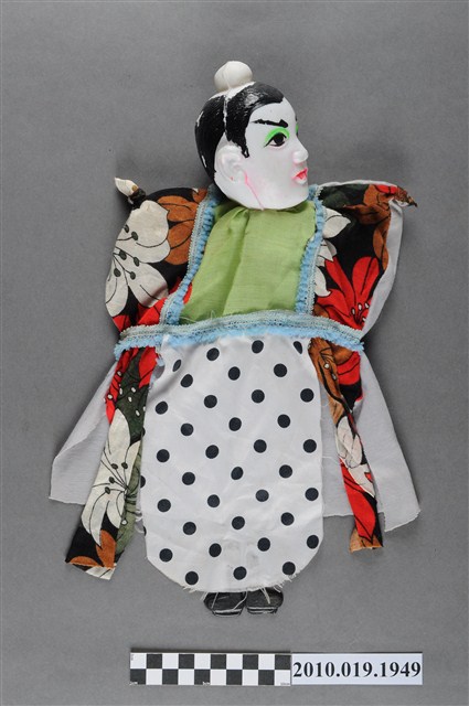 白底黑點衣服男性布袋戲偶 (共4張)