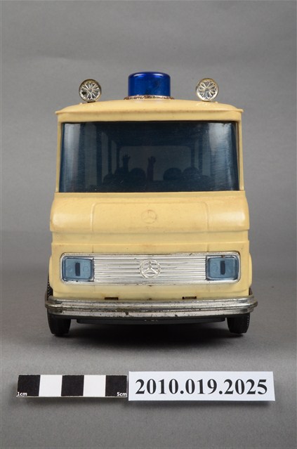 米黃色警車造型玩具 (共10張)