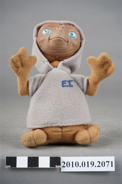 灰衣ET造型布偶 (共9張)