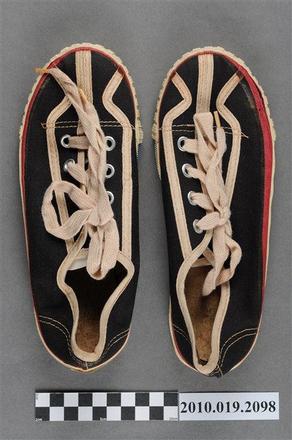 臺灣特野馬帆布鞋 (共3張)