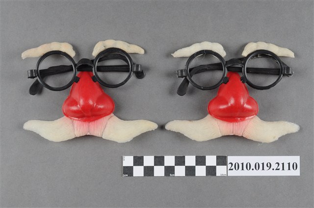 黑色眼鏡與紅鼻裝扮道具組 (共3張)