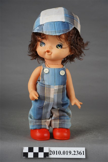 藍色吊帶褲男孩玩偶 (共10張)