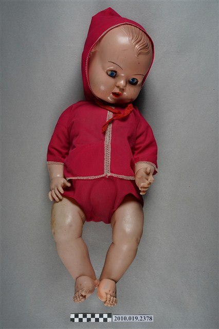 紅色套裝嬰兒玩偶 (共4張)