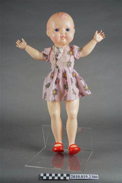 粉色印花洋裝女孩玩偶 (共9張)