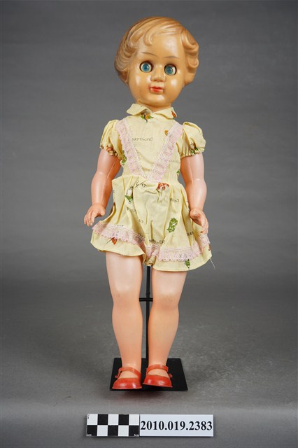 黃色洋裝女孩玩偶 (共9張)