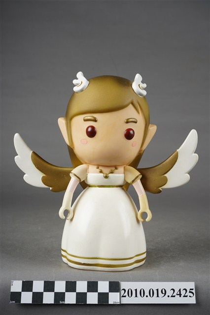 新光三越愛莉娜天使造型存錢筒 (共9張)