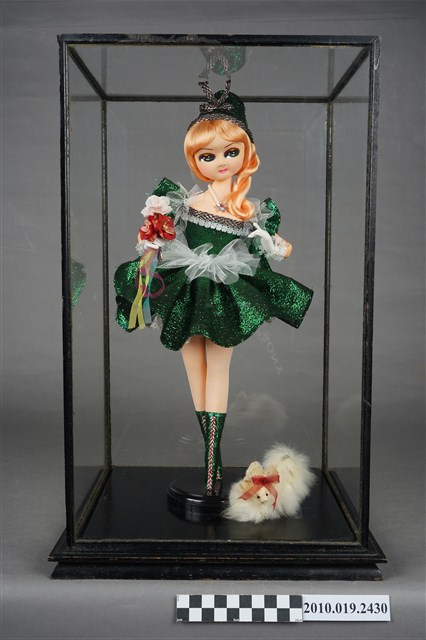 綠衣跳舞女孩玩偶擺飾 (共8張)
