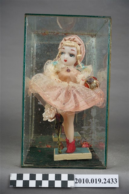 蠟製女孩玩偶擺飾 (共8張)