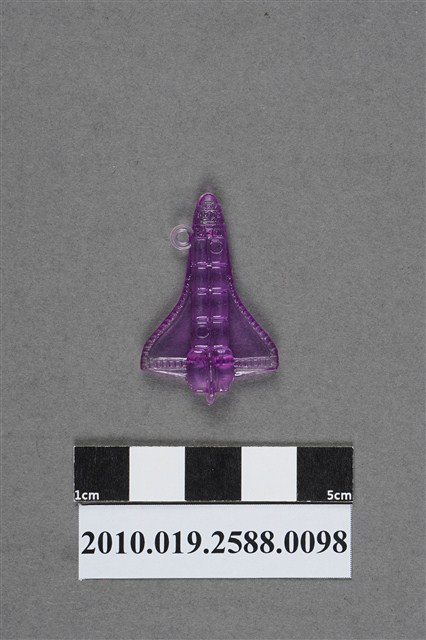 紫色太空梭造型尪仔仙 (共2張)