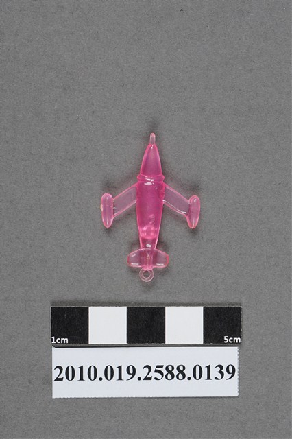 粉紅色噴射機造型尪仔仙 (共2張)