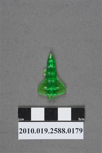 綠色太空梭造型尪仔仙 (共2張)