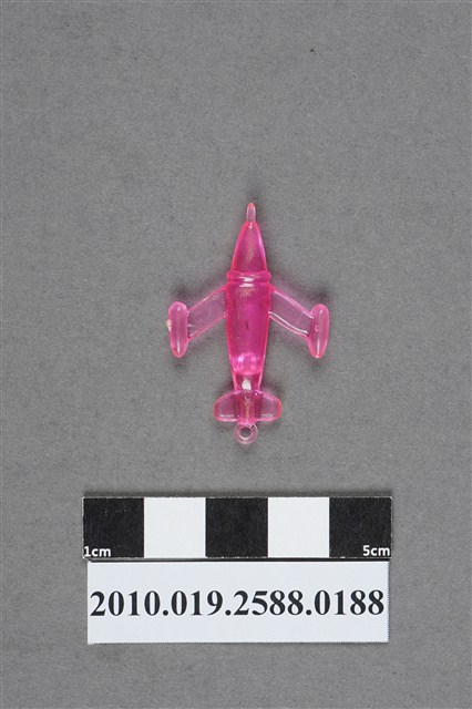 粉紅色噴射機造型尪仔仙 (共2張)