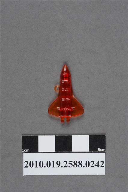 紅色太空梭造型尪仔仙 (共2張)