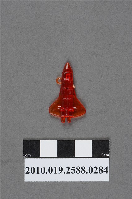 紅色太空梭造型尪仔仙 (共2張)