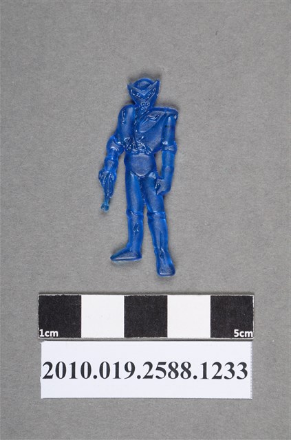 持武器人型尪仔仙 (共2張)