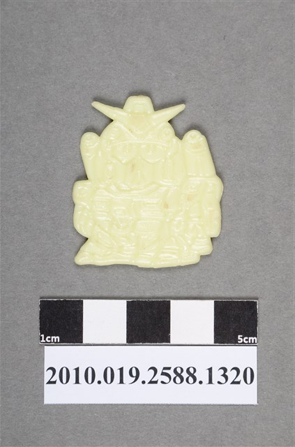 白色機器人型尪仔仙 (共2張)