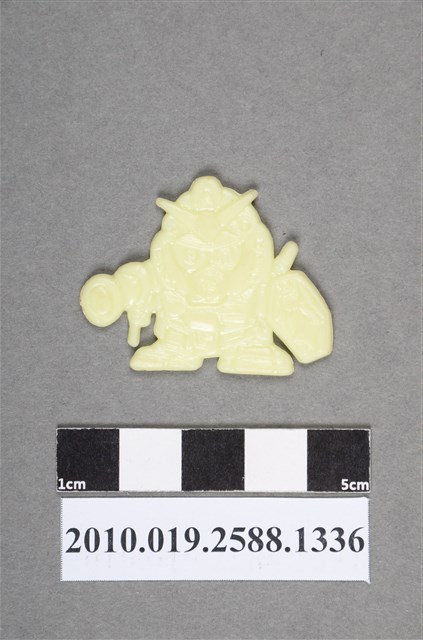 白色機器人型尪仔仙 (共2張)