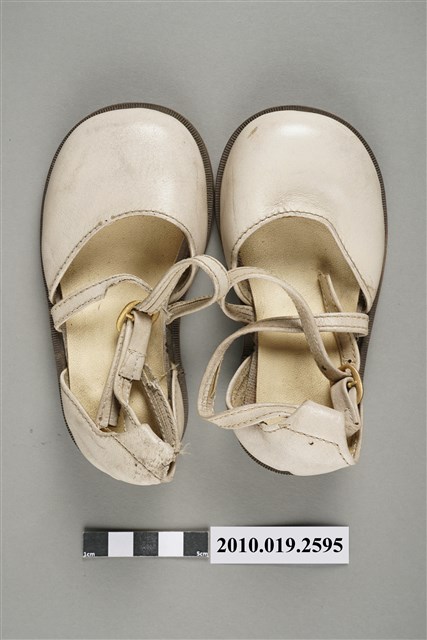 西班牙Lepanto牌皮製交叉繫帶兒童涼鞋 (共3張)