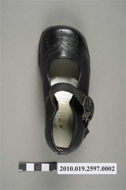 牛屋牌兒童皮鞋右足 (共7張)