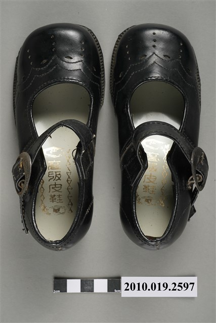 牛屋牌兒童皮鞋 (共3張)