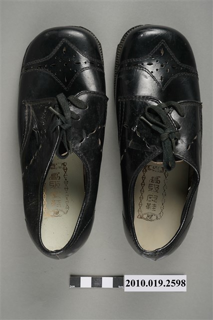 牛屋牌兒童皮鞋 (共3張)