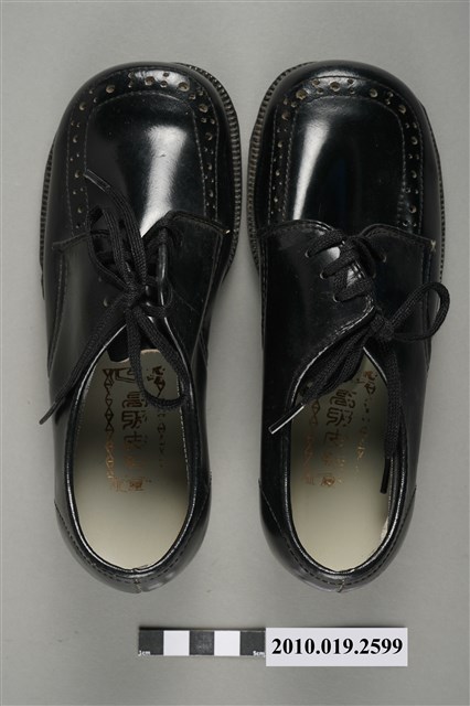 牛屋牌兒童皮鞋 (共3張)