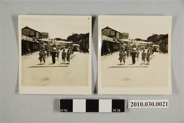 彰化地區慶祝第十四屆青年節大會遊行女學生隊伍相片 (共2張)