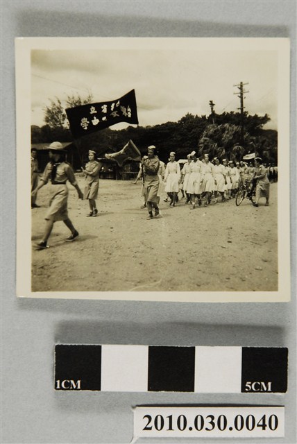 臺東慶祝第十二屆軍人節大會遊行之臺東女子中學 (共2張)