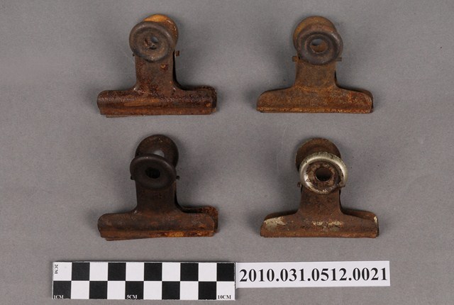 4只圓形生鏽鐵夾 (共4張)