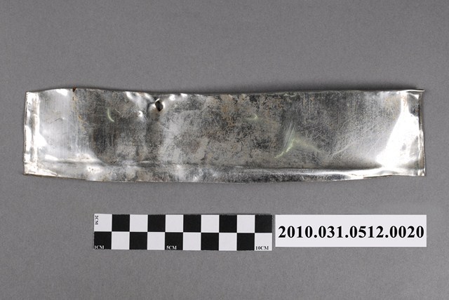 銀白色長方形金屬片 (共4張)