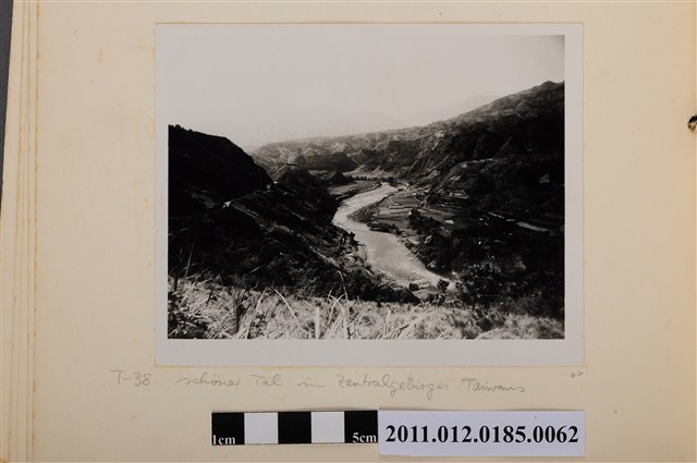 中央山脈河谷之四 (共1張)