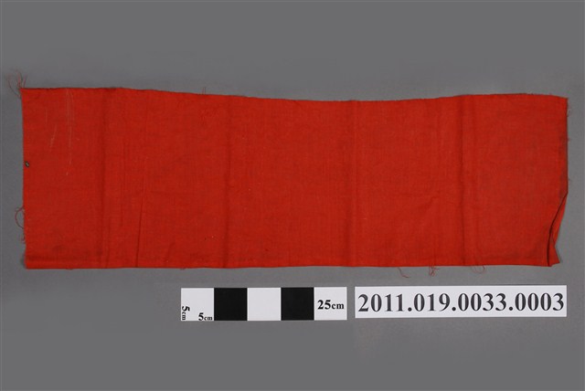 含舊臺幣壹百圓與紅布1件的紙製聘禮盒之紅布 (共3張)