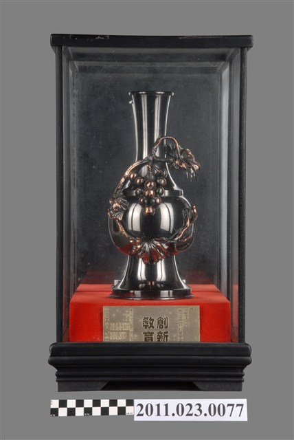 洪慶峰升任臺中縣教育局局長創新教育鑄銅葡萄花瓶擺飾 (共9張)