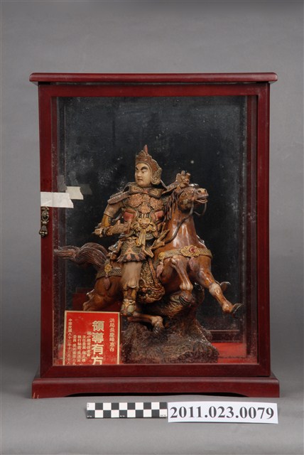 臺中縣教育局局長洪慶峰領導有方交阯陶人物帶騎藝品擺飾 (共8張)